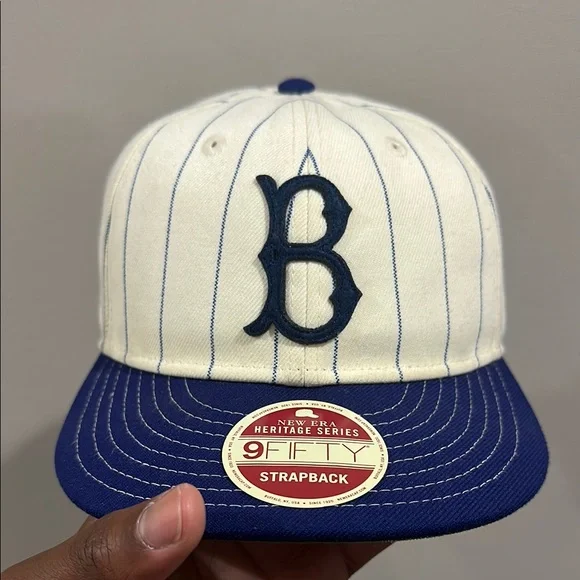 New Era Heritage Series Strapback Cap - Picture 1 of 10